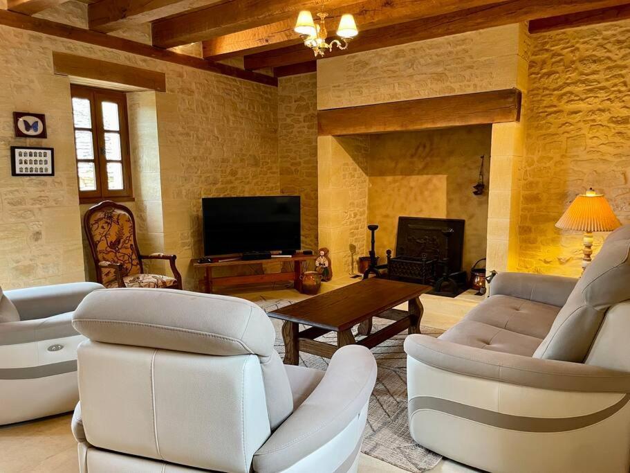 Charming 19Th Century Farmhouse With Pool Vitrac  Exterior photo